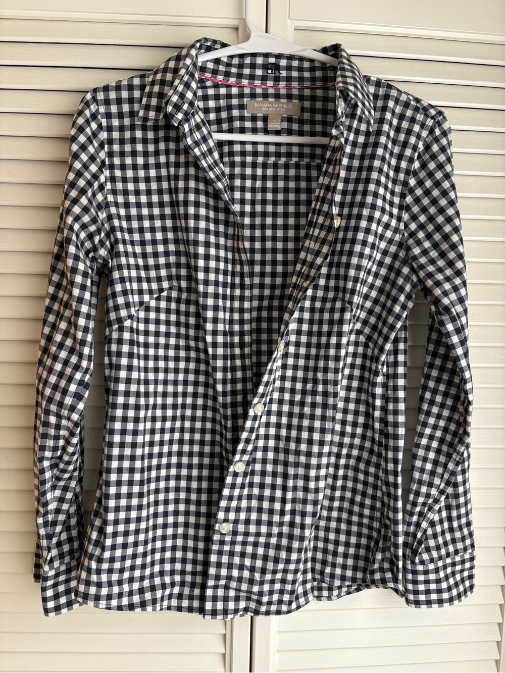 Banana Republic Women’s Black & White Gingham Button-Down Shirt